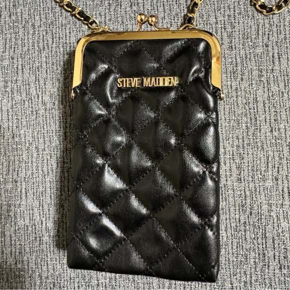 Steve Madden Quilted Cell Phone Crossbody Pouch With A Gold Chain - Picture 2 of 15